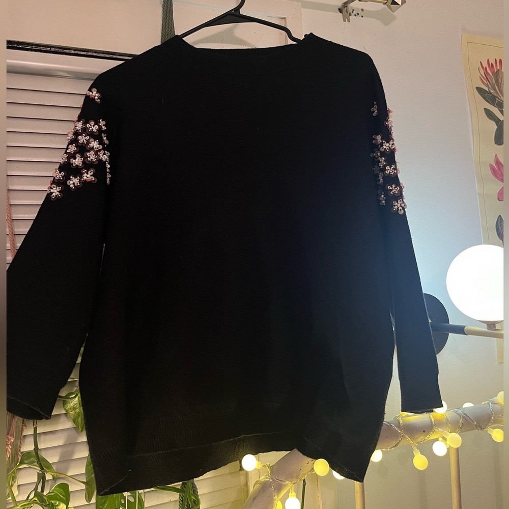 Gorgeous Embroidered Sweater 🌸
